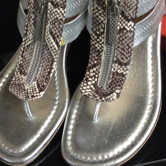 Donald J. Pliner Silver Metallic Snake Print Sandal Size 8 very gently worn - Picture 2 of 15
